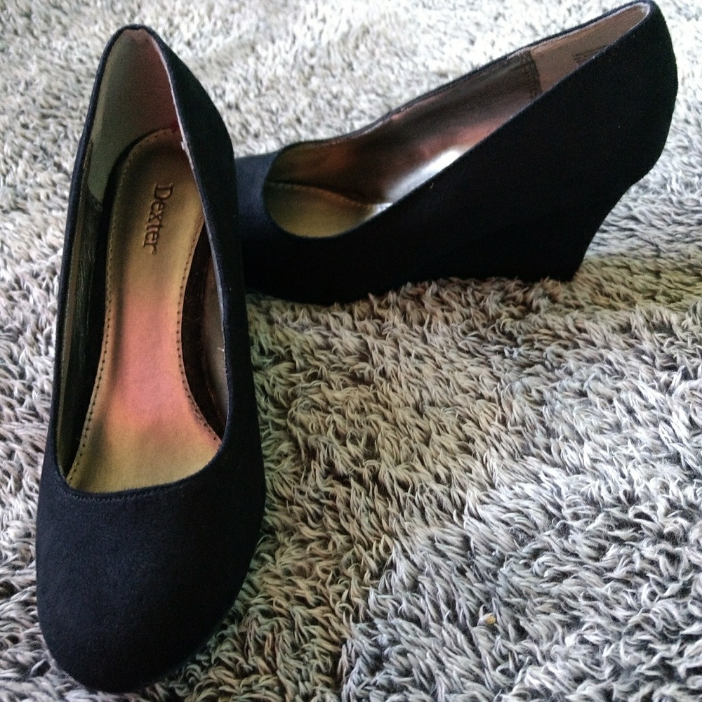 Black wedges